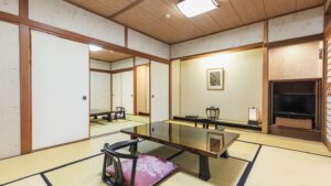座卓と座布団のある畳の部屋