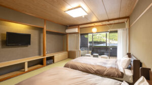 다다미 객실, 침대 2개와 발코니 좌석
