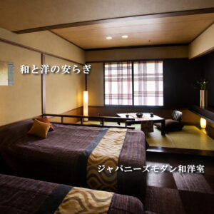 榻榻米休息区旁的双床