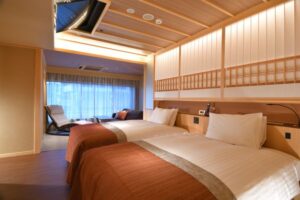 日式旅馆客房内的双床