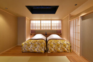 Due letti in una camera in stile tatami