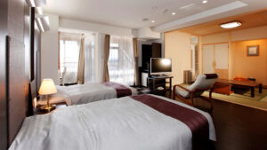 畳の座席スペースがある客室のツインベッド