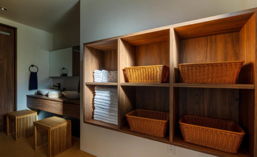 Abode Villa Gora Yashiro Bettei Bathroom Shelves