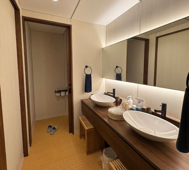 Abode Villa Gora Yashiro Bettei Double Vanity Bathroom