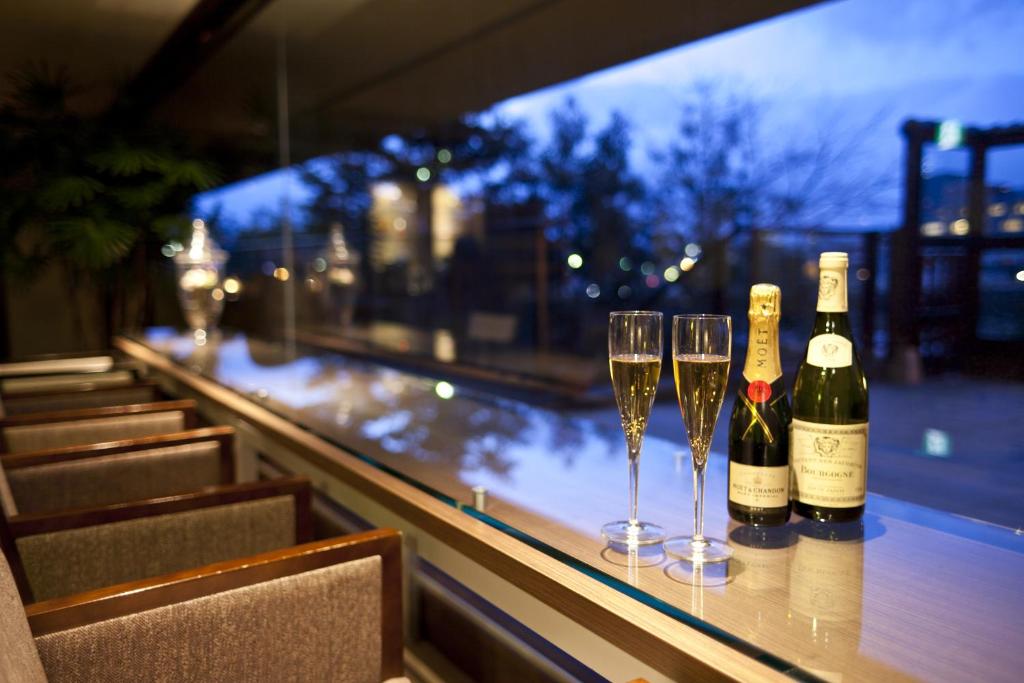 Aburaya Tosen Lounge Window Champagne