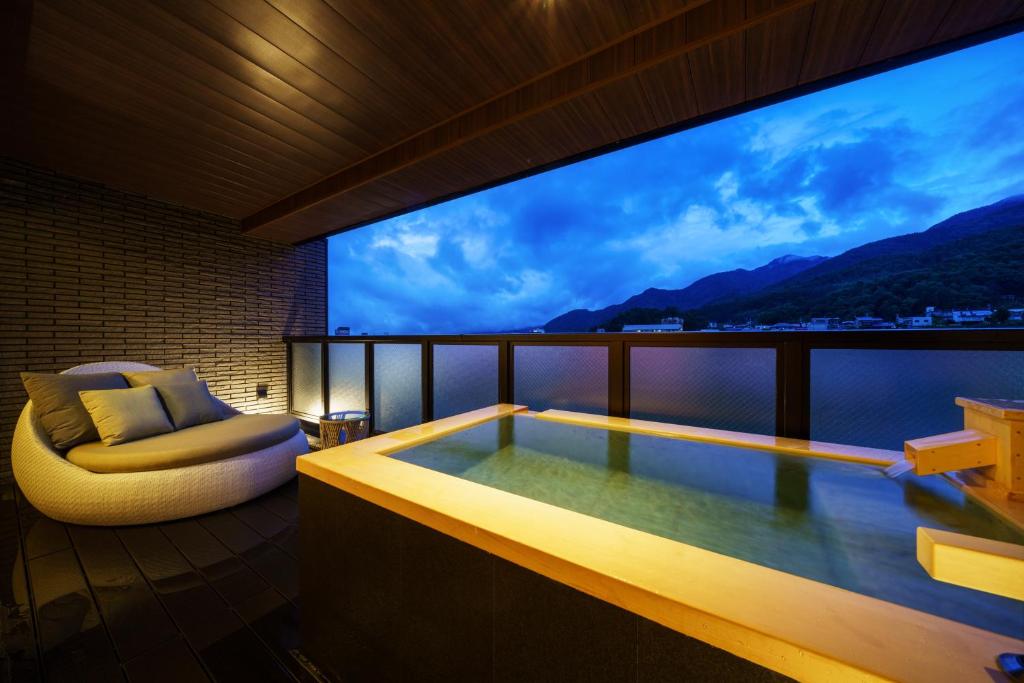 Aburaya Tosen Private Onsen Balcony