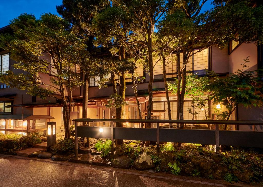 Akari Et Kaori Ryokan Exterior Night
