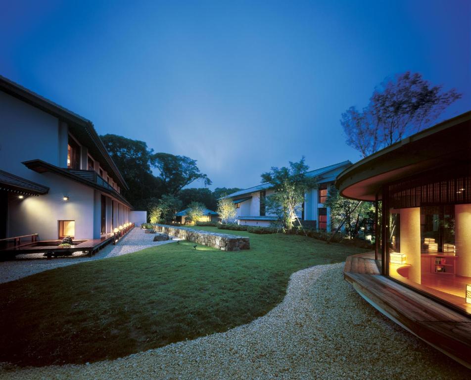 Akazawa Geihinkan Night Garden Courtyard