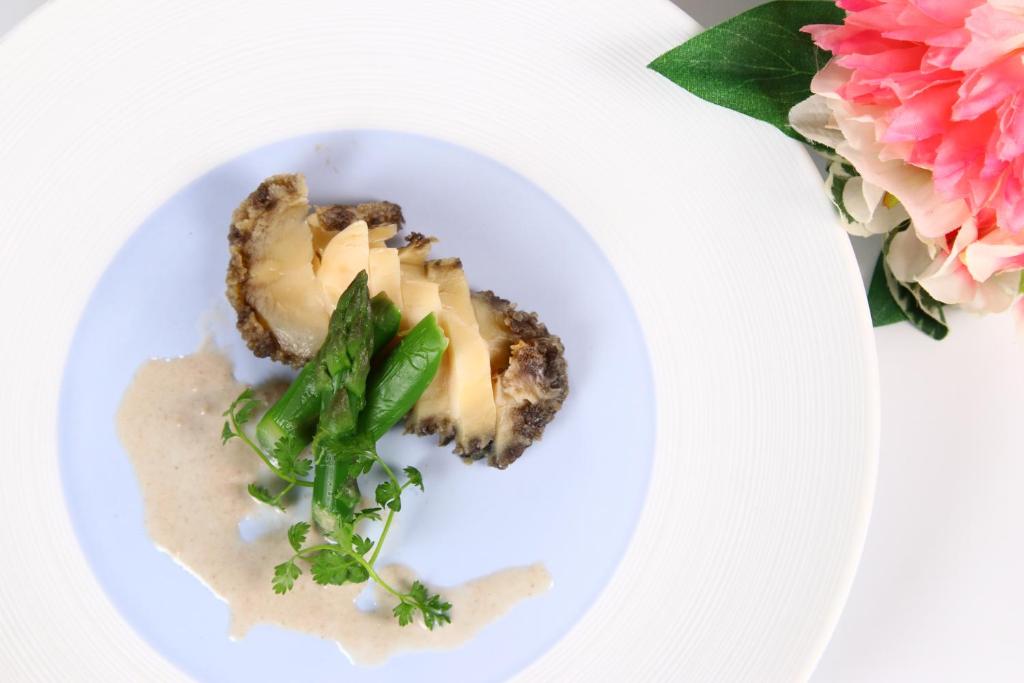 Amis Droles Abalone Dish