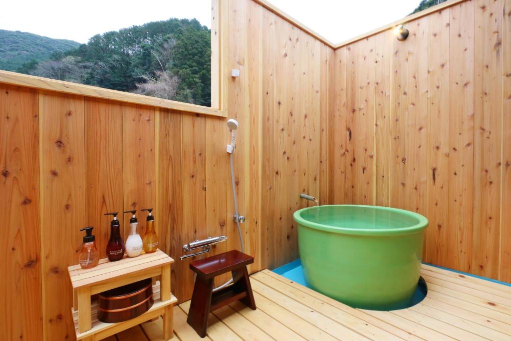 Amis Droles Open Air Bath