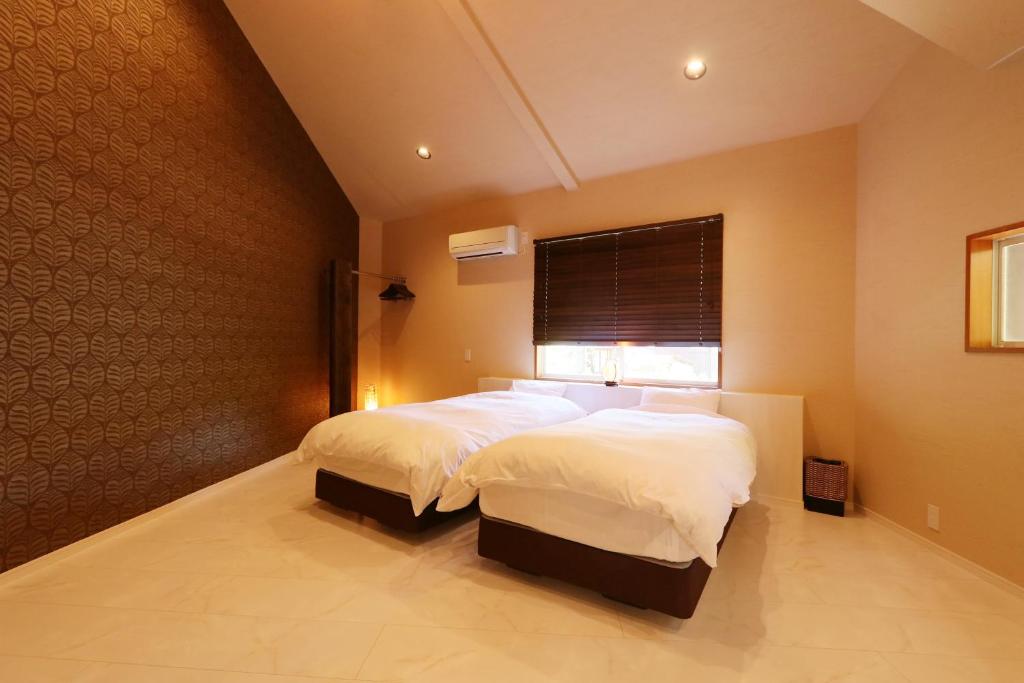 Amis Droles Twin Bedroom