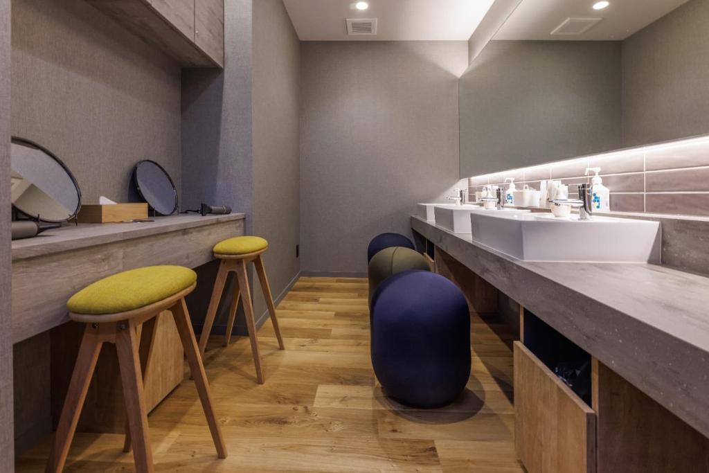 Aratashi Minakami Shared Vanity Room