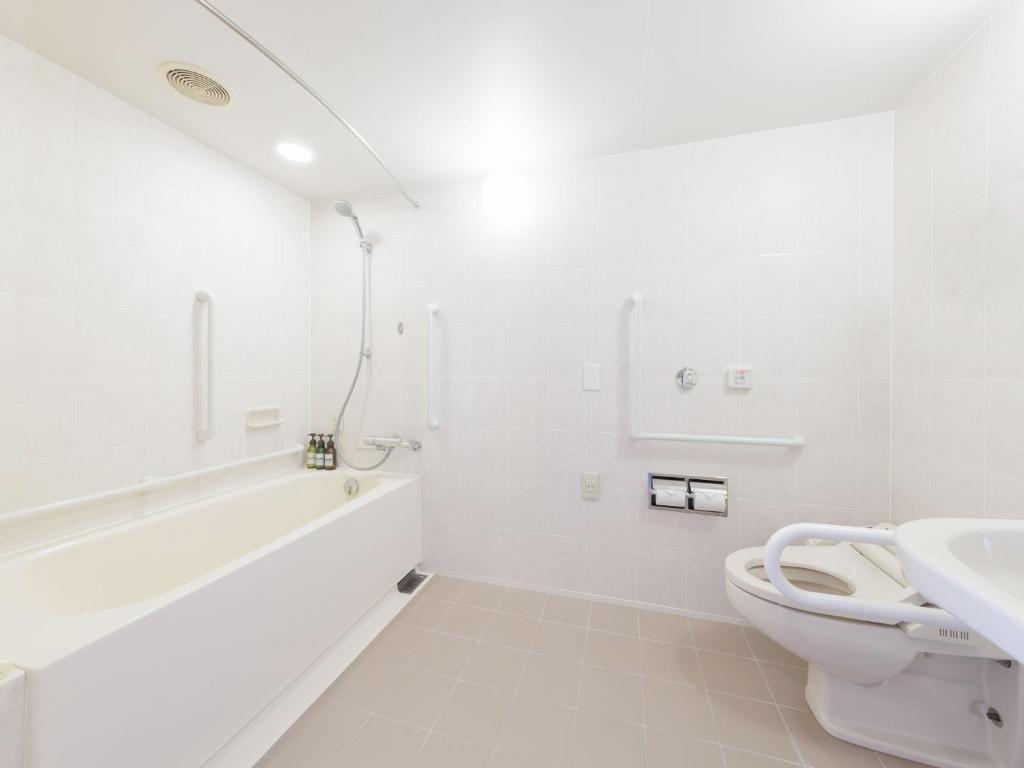 Art Hotel Kashima Central Accessible Bathroom