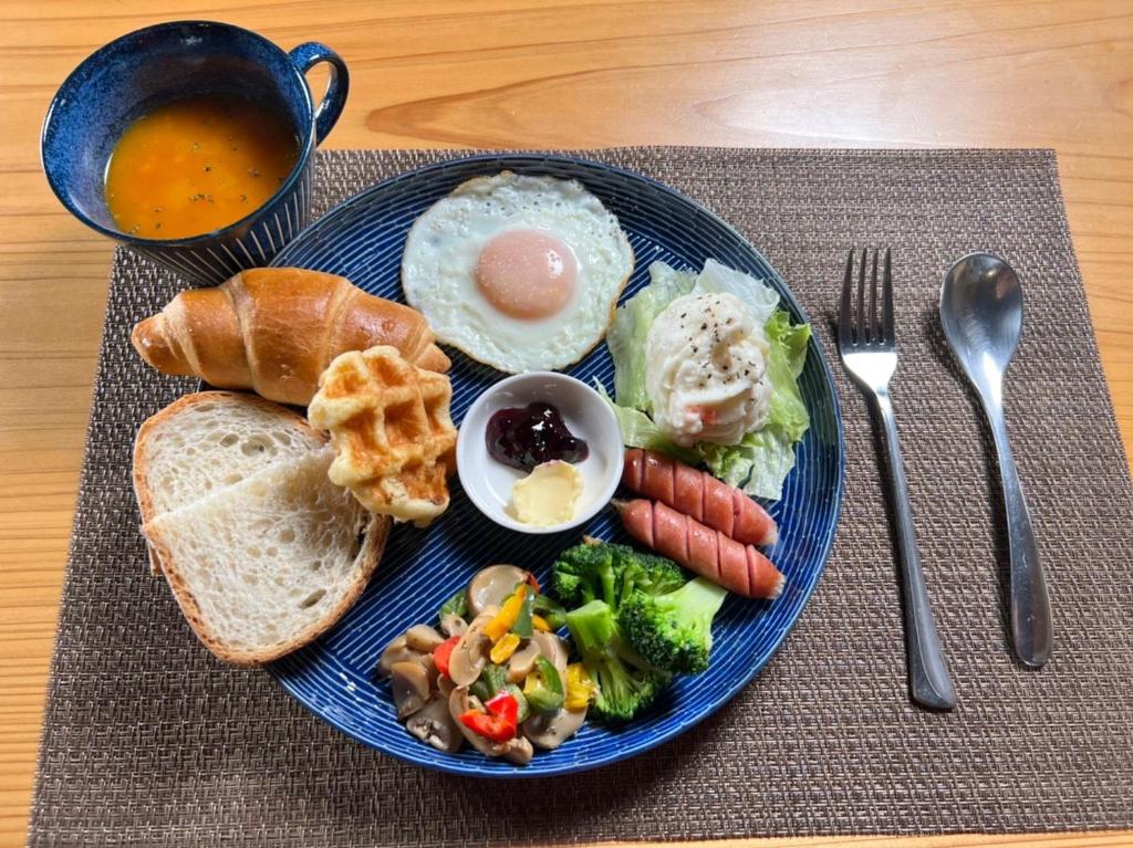Asante Inn Breakfast Plate