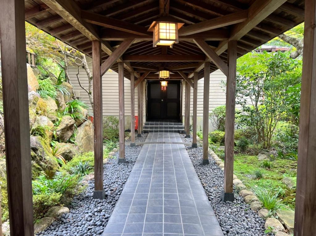 Asante Inn Covered Garden Walkway