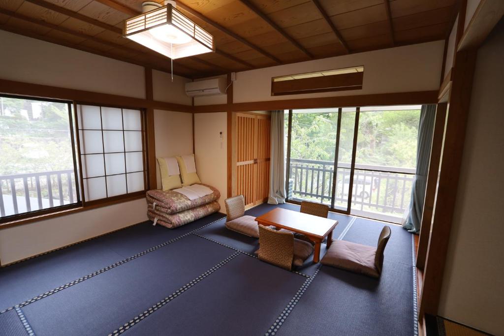Asante Inn Tatami Room