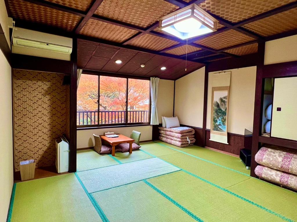 Asante Inn Tatami Room