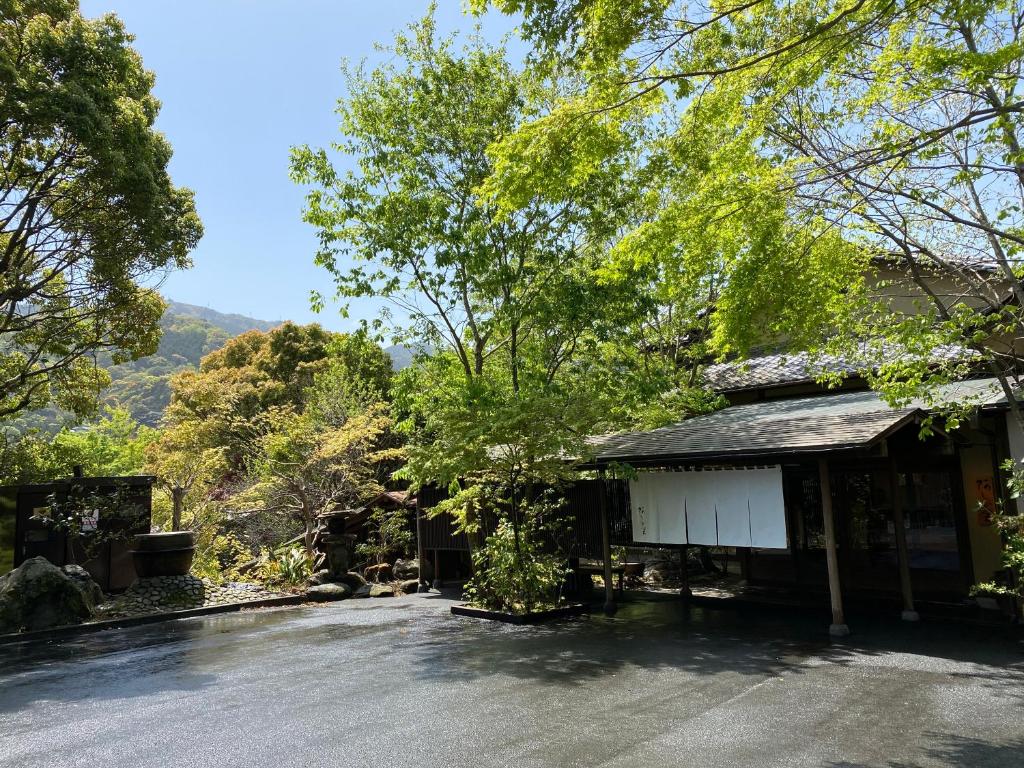 Ashikari Ryokan Entrance