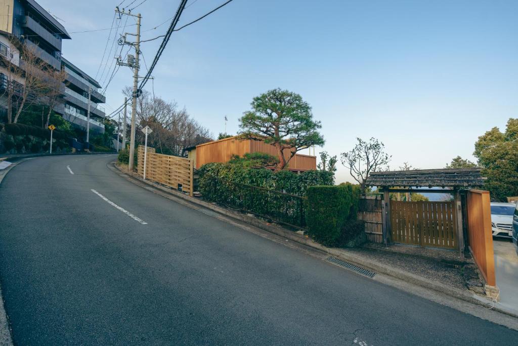 Atami Diamond Yu No 1 Ryokan Entrance Road