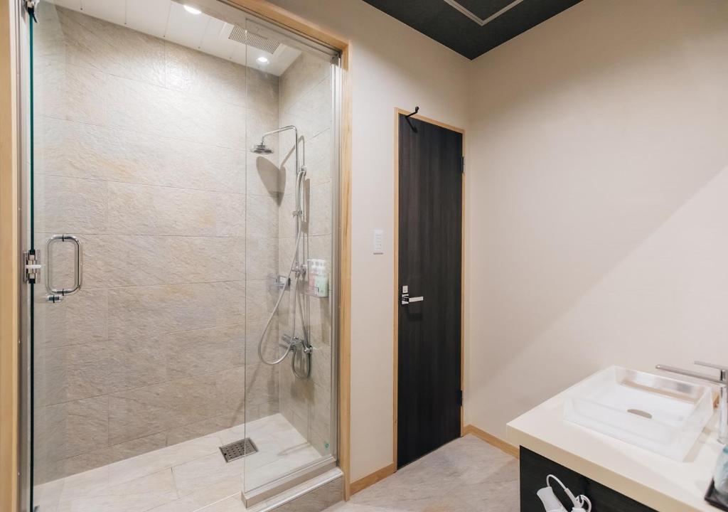 Atami Fuga Shower Room