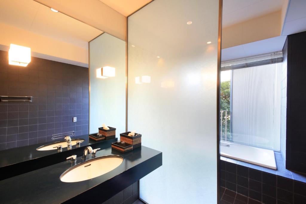 Atami Tensui Bathroom