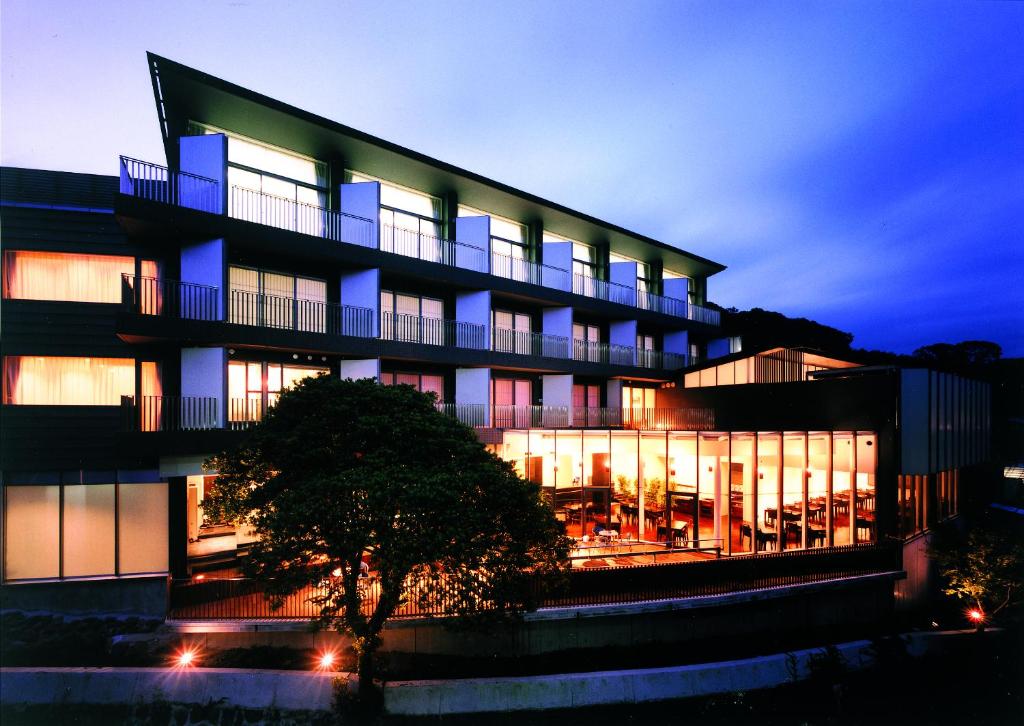 Atami Tensui Ryokan Exterior Night