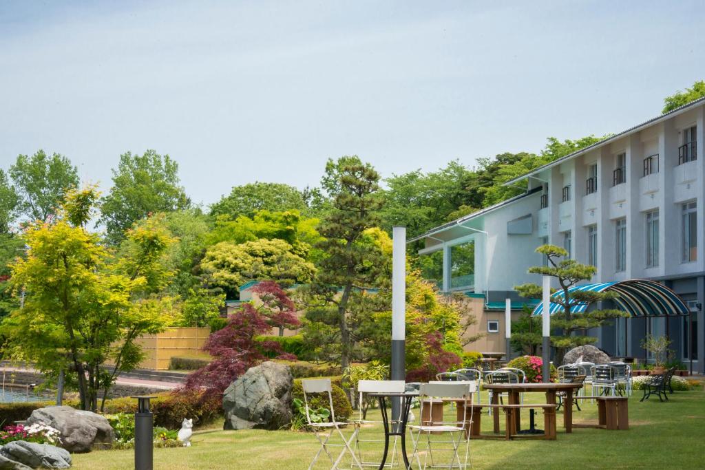 Awara Kitagata Onsen Hana Yurari Garden Exterior