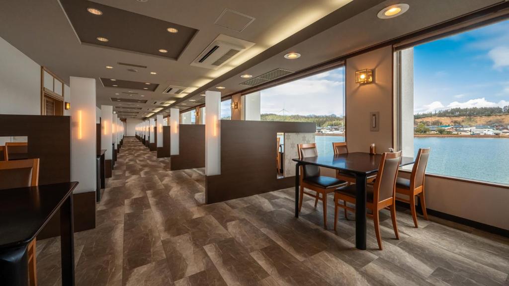 Awara Kitagata Onsen Hana Yurari Lakeside Dining Room
