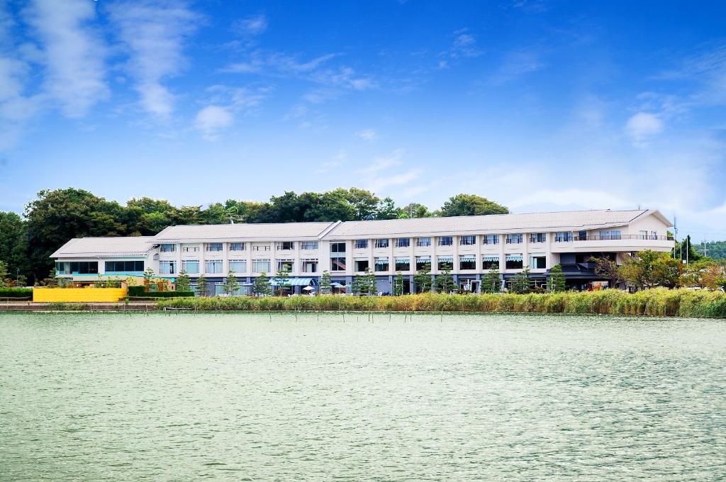 Awara Kitagata Onsen Hana Yurari Lakeside Exterior