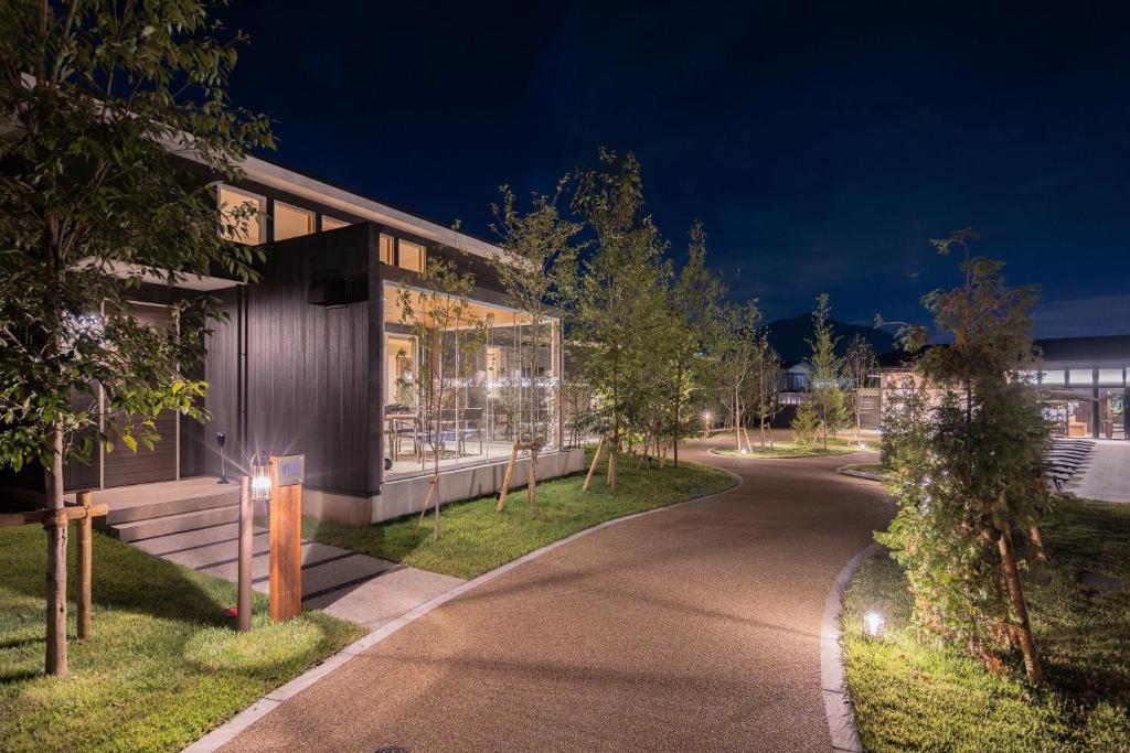 Awaumi Fujikawaguchiko Resort Night Exterior