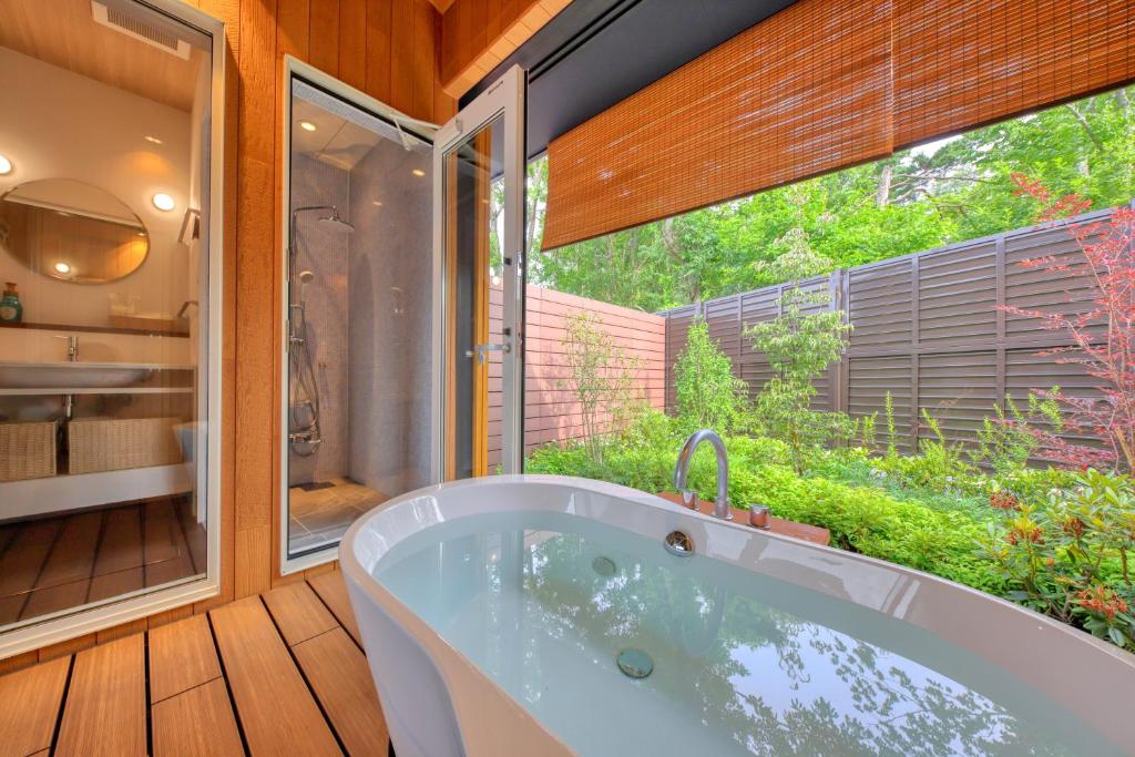 Awaumi Fujikawaguchiko Resort Open Air Bath