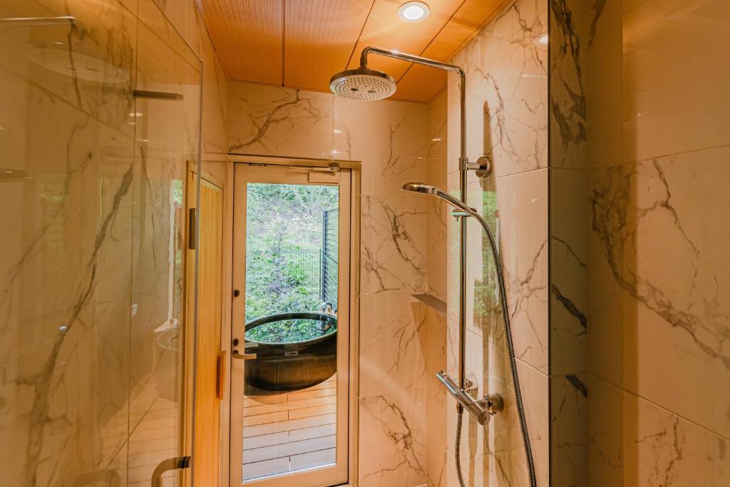 Awaumi Fujikawaguchiko Resort Shower Room