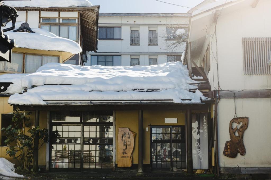 Azumaso Ryokan Snowy Exterior