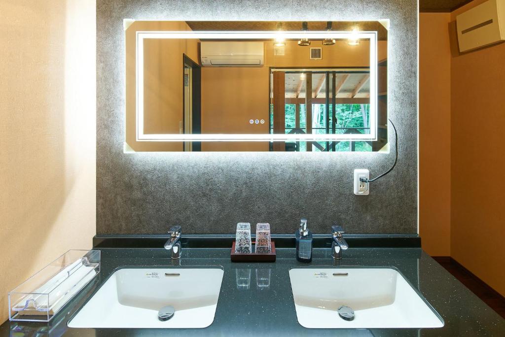 Azumino Villa Komorebi Double Sink Vanity