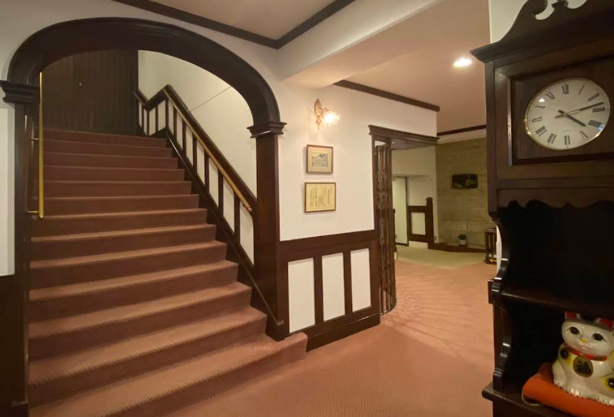 Bansuiro Fukuzumi Ryokan Staircase Lobby