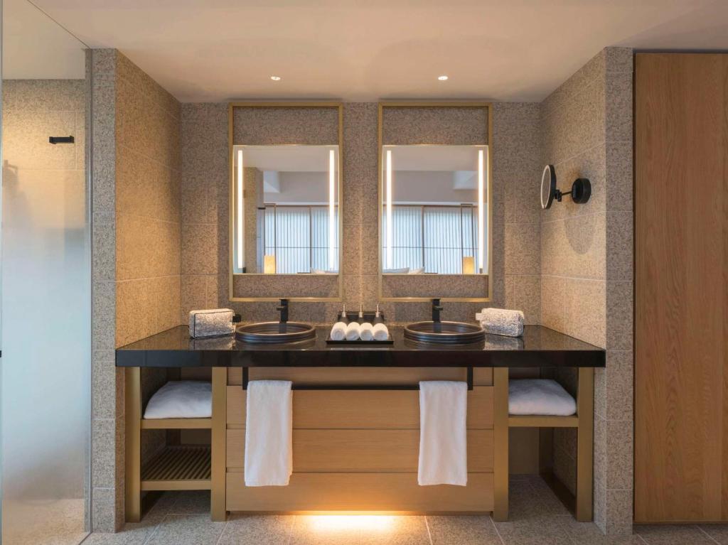 Banyan Tree Higashiyama Kyoto Double Vanity Bathroom