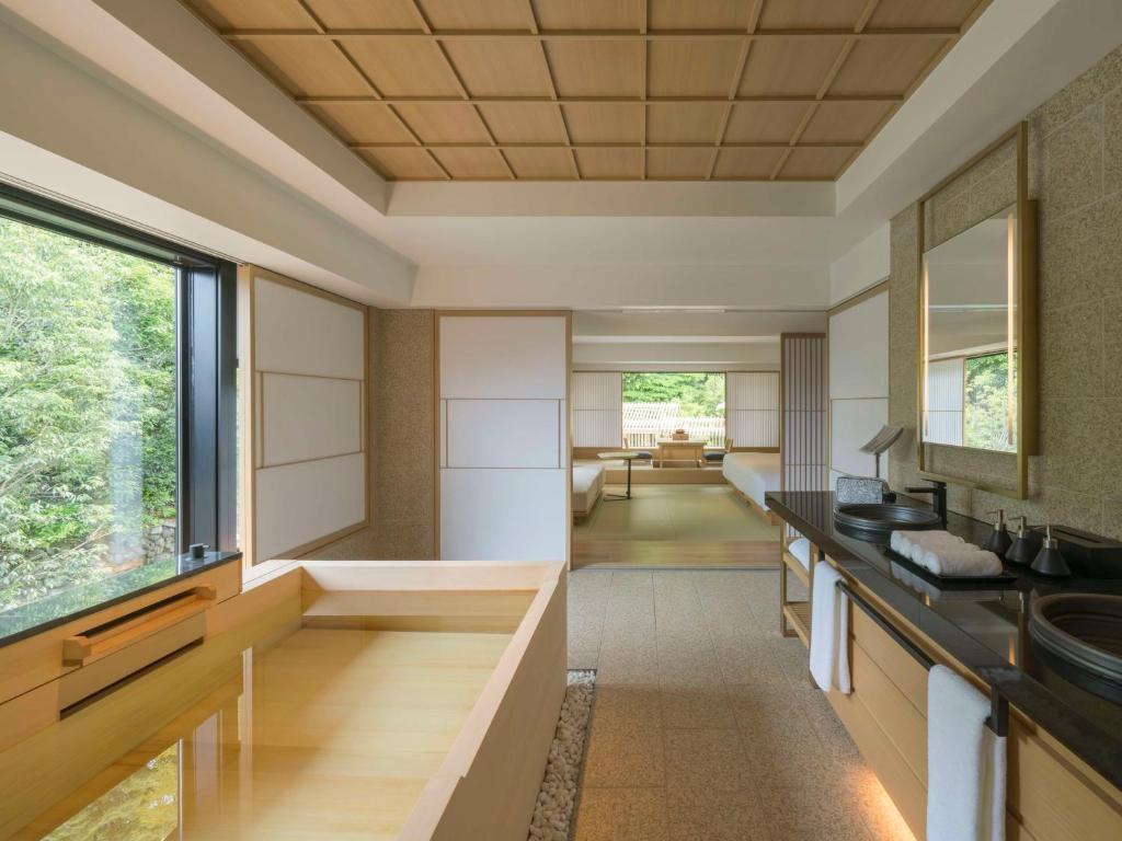 Banyan Tree Higashiyama Kyoto Ryokan Hinoki Bath Room