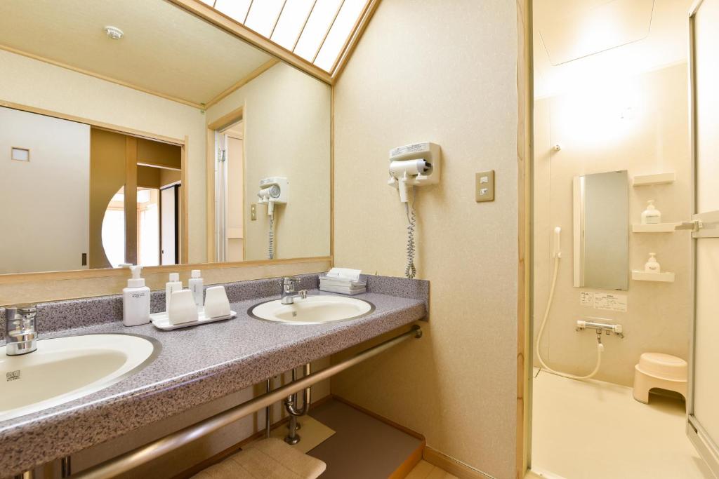 Bekkan Fujiya Ryokan Bathroom Vanity