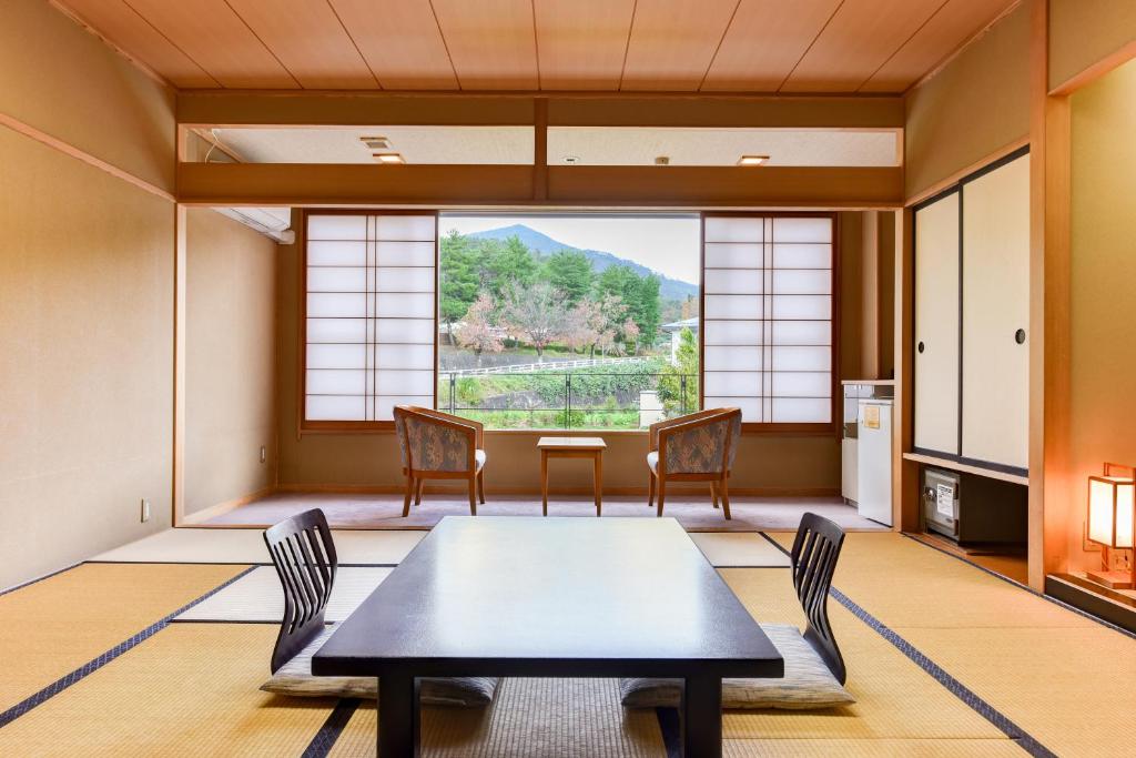 Bekkan Fujiya Ryokan Tatami Room
