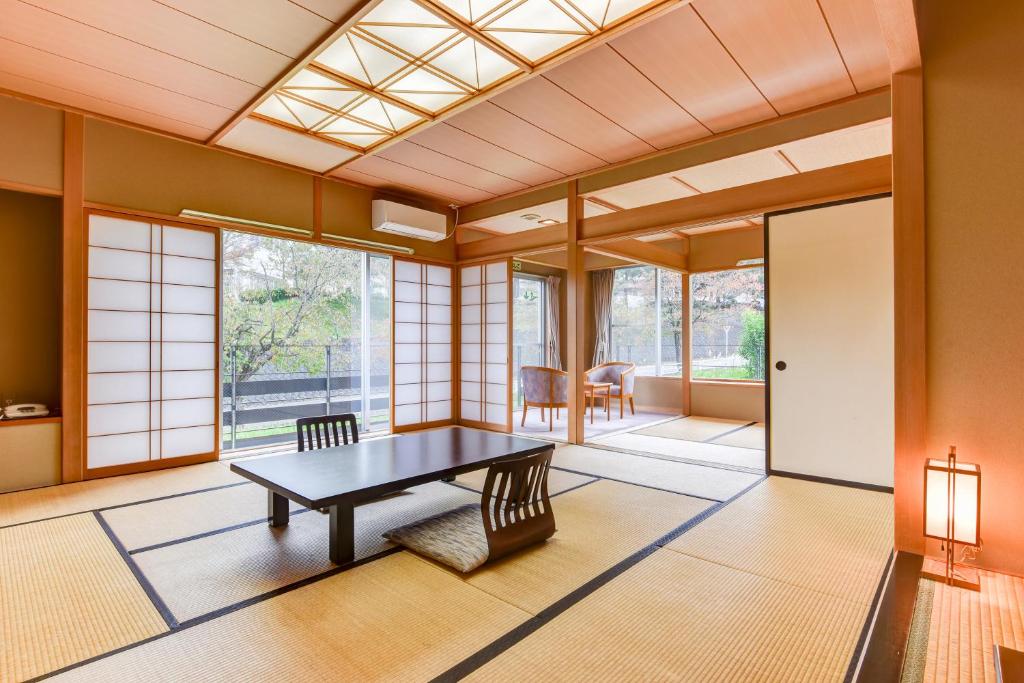 Bekkan Fujiya Ryokan Tatami Room