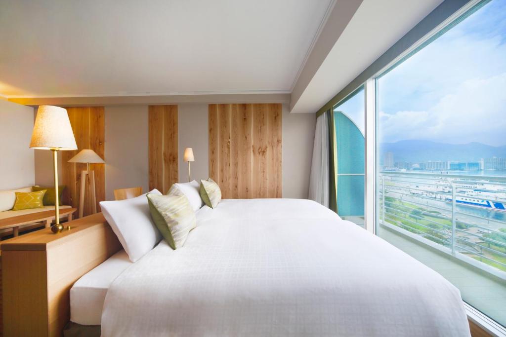 Biwako Hotel Lake View Room
