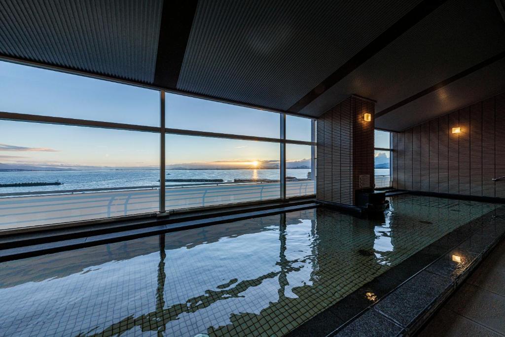 Biwako Hotel Ocean View Onsen
