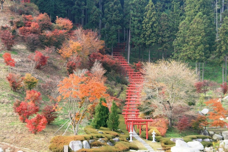 Bobata Onsen Yahataya Red Stairway