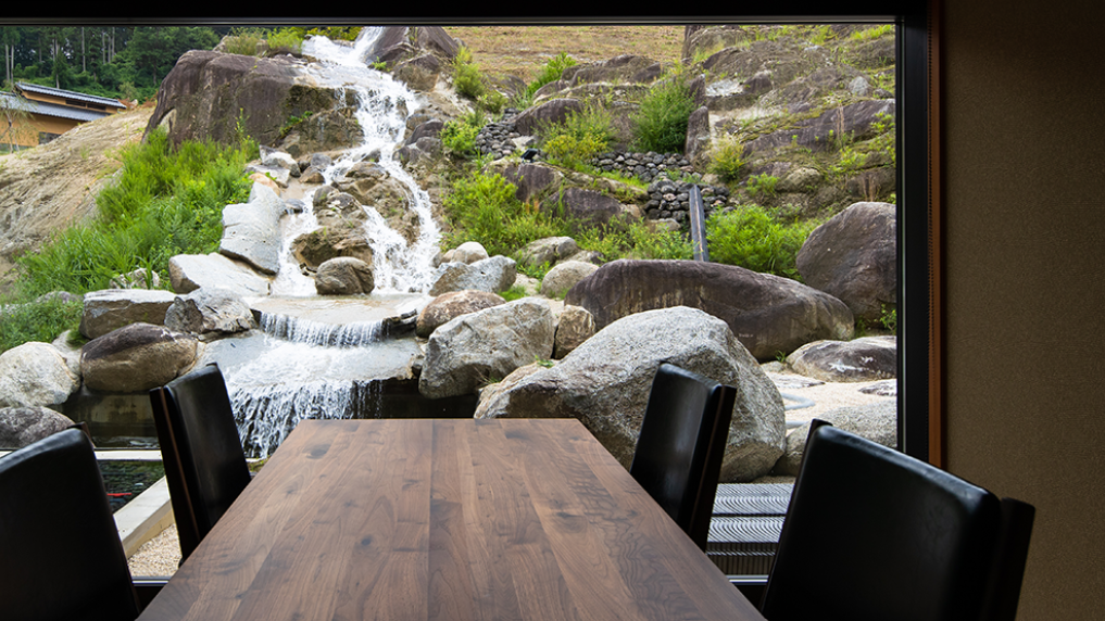 Bobata Onsen Yahataya Waterfall View Dining Room