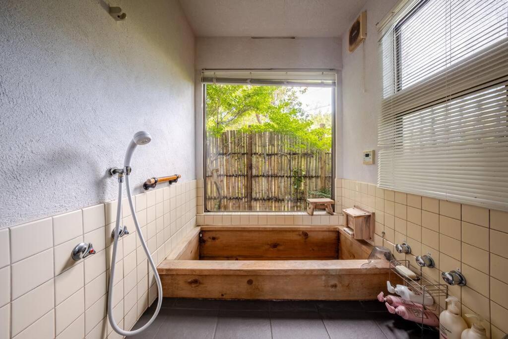 Bogaian Wooden Bath
