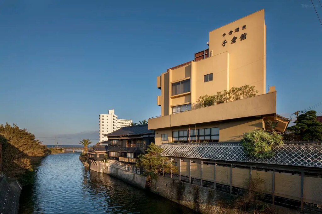 Chikurakan Ryokan Riverside Exterior