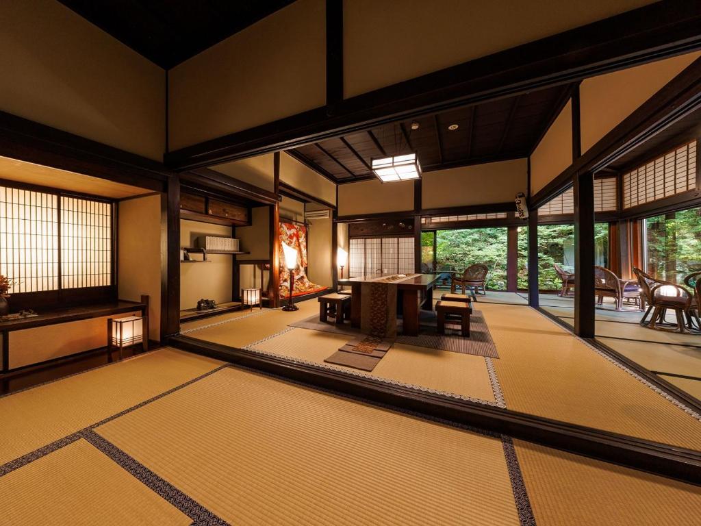 Chosenkaku Kameya Tatami Room