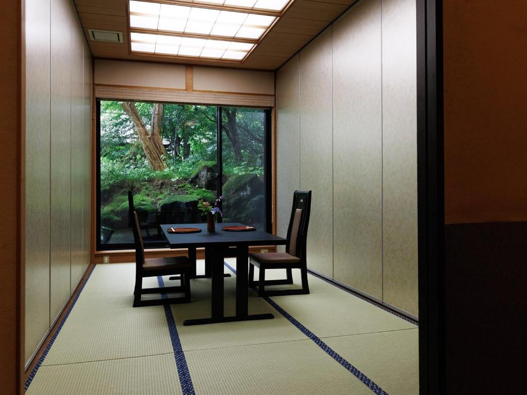 Chosenkaku Kameya Tatami Room Garden View