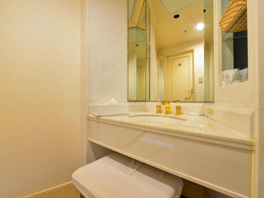 Cocopa Resort Club Mie Hakusan Golf Course Bathroom Vanity