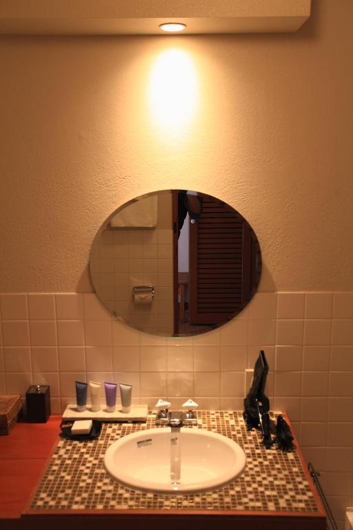Corte Largo Izukogen Bathroom Sink Mirror